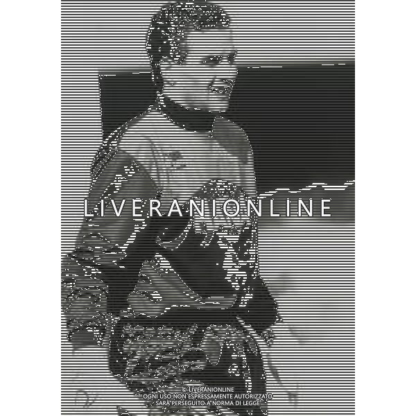 RETROSPETTIVA ATTILIO GREGORI CALCIATORE NELLA FOTO ATTILIO GREGORI CON LA MAGLIA DEL VERONA CALCIO AG ALDO LIVERANI SAS