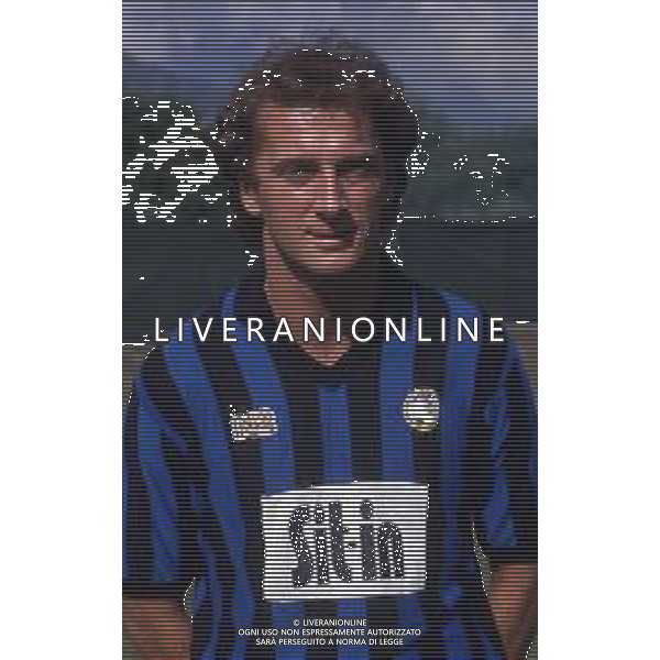 RETROSPETTIVA TREVOR FRANCIS CALCIATORE NELLA FOTO TREVOR FRANCIS CON LA MAGLIA DELL\'ATALANTA CALCIO AG ALDO LIVERANI SAS