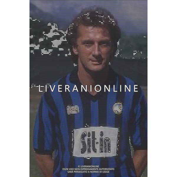 RETROSPETTIVA TREVOR FRANCIS CALCIATORE NELLA FOTO TREVOR FRANCIS CON LA MAGLIA DELL\'ATALANTA CALCIO AG ALDO LIVERANI SAS