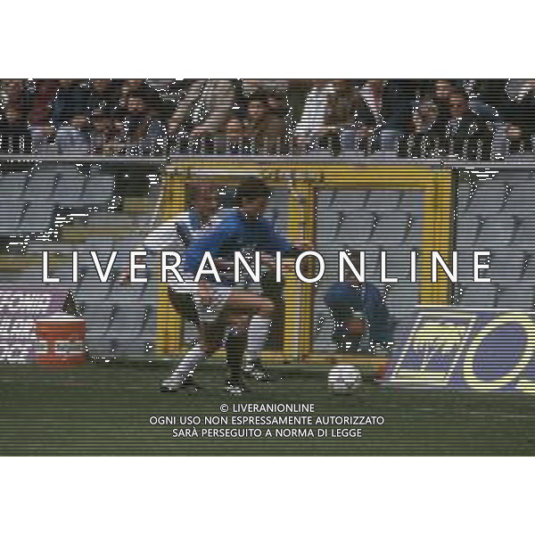 RETROSPETTIVA GIOVANNI INVERNIZZI CALCIATORE NELLA FOTO GIOVANNI INVERNIZZI CON LA MAGLIA DELLA SAMPDORIA CALCIO AG ALDO LIVERANI SAS