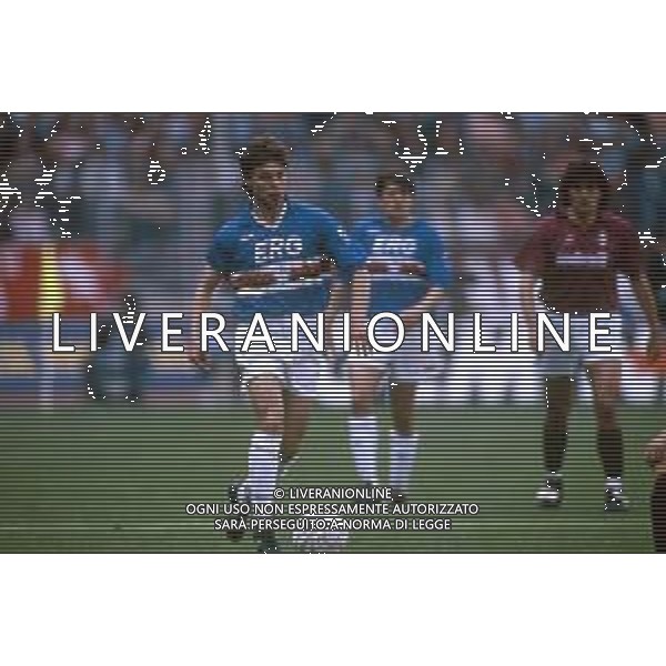 RETROSPETTIVA GIOVANNI INVERNIZZI CALCIATORE NELLA FOTO GIOVANNI INVERNIZZI CON LA MAGLIA DELLA SAMPDORIA CALCIO AG ALDO LIVERANI SAS