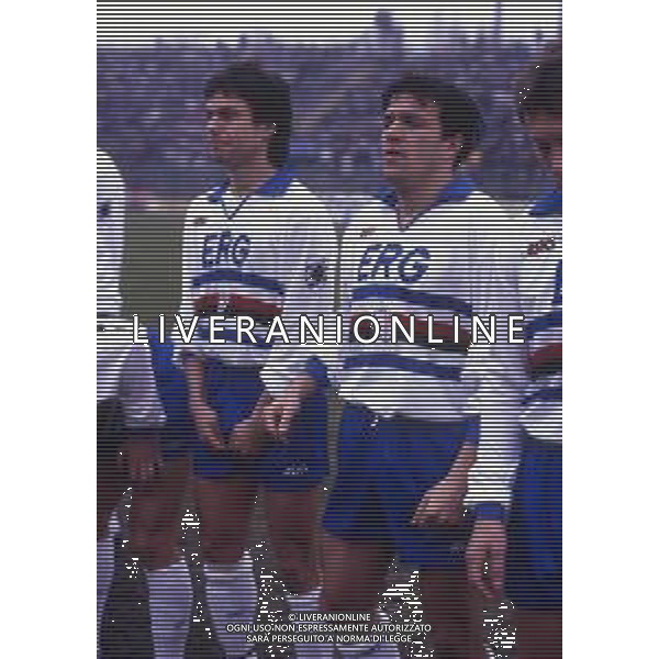 RETROSPETTIVA GIOVANNI INVERNIZZI CALCIATORE NELLA FOTO GIOVANNI INVERNIZZI CON LA MAGLIA DELLA SAMPDORIA CALCIO AG ALDO LIVERANI SAS