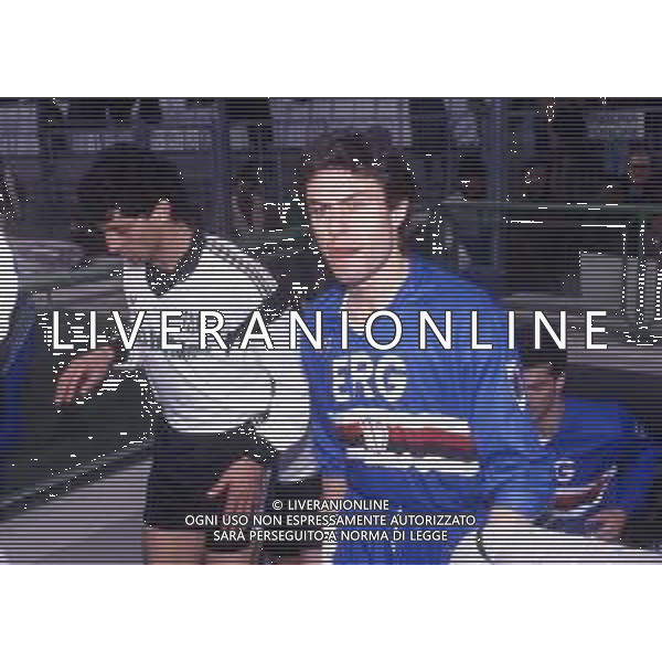 RETROSPETTIVA GIOVANNI INVERNIZZI CALCIATORE NELLA FOTO GIOVANNI INVERNIZZI CON LA MAGLIA DELLA SAMPDORIA CALCIO AG ALDO LIVERANI SAS