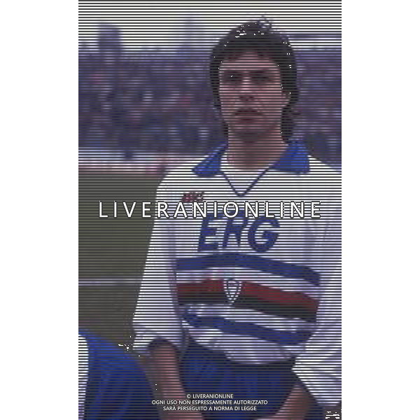 RETROSPETTIVA GIOVANNI INVERNIZZI CALCIATORE NELLA FOTO GIOVANNI INVERNIZZI CON LA MAGLIA DELLA SAMPDORIA CALCIO AG ALDO LIVERANI SAS