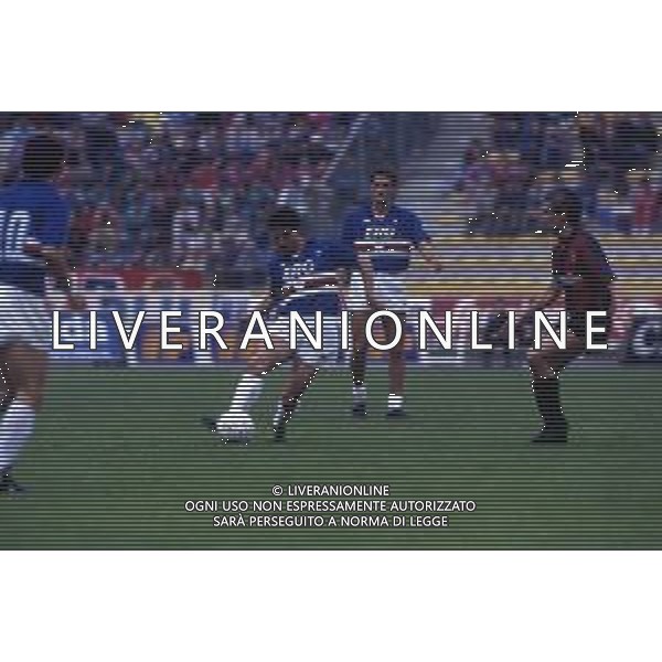 RETROSPETTIVA GIOVANNI INVERNIZZI CALCIATORE NELLA FOTO GIOVANNI INVERNIZZI CON LA MAGLIA DELLA SAMPDORIA CALCIO AG ALDO LIVERANI SAS