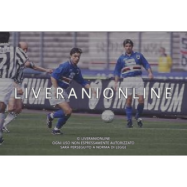 RETROSPETTIVA GIOVANNI INVERNIZZI CALCIATORE NELLA FOTO GIOVANNI INVERNIZZI CON LA MAGLIA DELLA SAMPDORIA CALCIO AG ALDO LIVERANI SAS