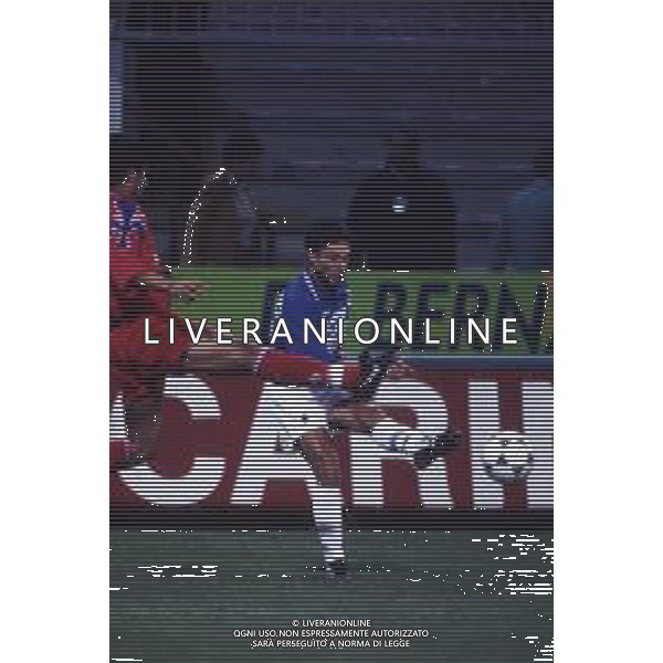 RETROSPETTIVA GIOVANNI INVERNIZZI CALCIATORE NELLA FOTO GIOVANNI INVERNIZZI CON LA MAGLIA DELLA SAMPDORIA CALCIO AG ALDO LIVERANI SAS