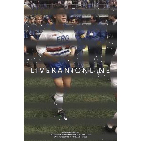 RETROSPETTIVA GIOVANNI INVERNIZZI CALCIATORE NELLA FOTO GIOVANNI INVERNIZZI CON LA MAGLIA DELLA SAMPDORIA CALCIO AG ALDO LIVERANI SAS