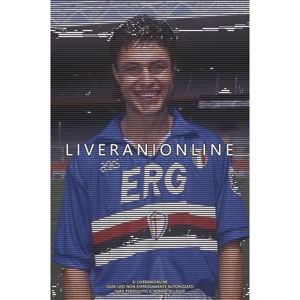 RETROSPETTIVA GIOVANNI INVERNIZZI CALCIATORE NELLA FOTO GIOVANNI INVERNIZZI CON LA MAGLIA DELLA SAMPDORIA CALCIO AG ALDO LIVERANI SAS