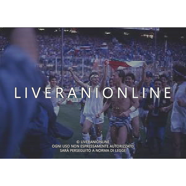 RETROSPETTIVA GIOVANNI INVERNIZZI CALCIATORE NELLA FOTO GIOVANNI INVERNIZZI CON LA MAGLIA DELLA SAMPDORIA CALCIO AG ALDO LIVERANI SAS