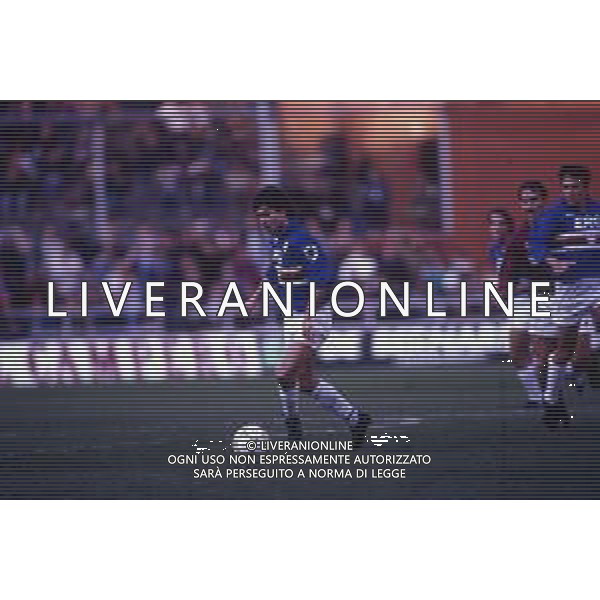 RETROSPETTIVA GIOVANNI INVERNIZZI CALCIATORE NELLA FOTO GIOVANNI INVERNIZZI CON LA MAGLIA DELLA SAMPDORIA CALCIO AG ALDO LIVERANI SAS