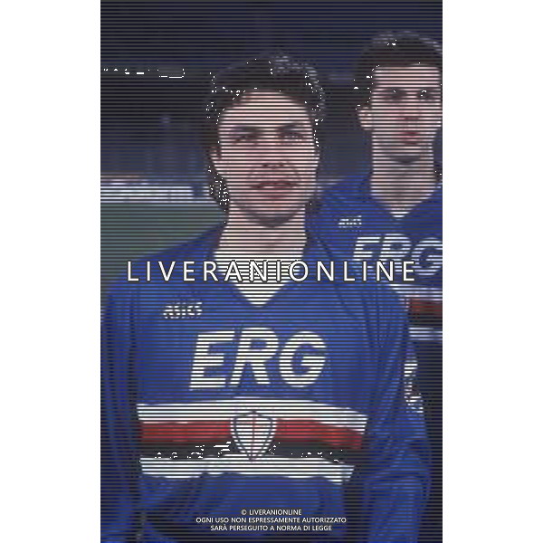 RETROSPETTIVA GIOVANNI INVERNIZZI CALCIATORE NELLA FOTO GIOVANNI INVERNIZZI CON LA MAGLIA DELLA SAMPDORIA CALCIO AG ALDO LIVERANI SAS
