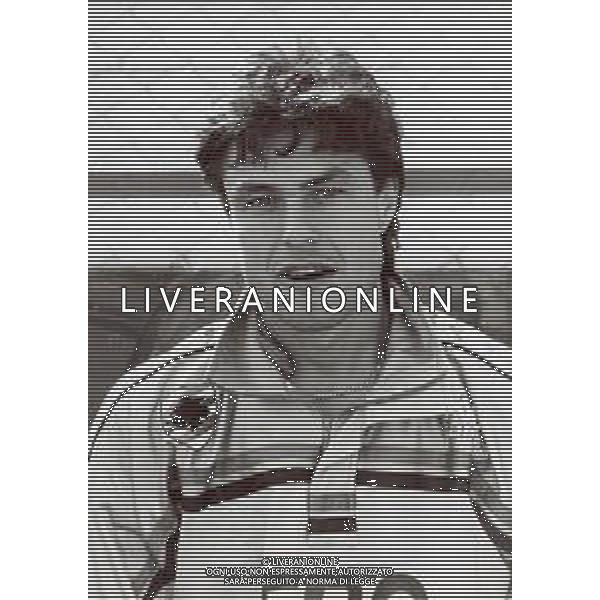 RETROSPETTIVA GIOVANNI INVERNIZZI CALCIATORE NELLA FOTO GIOVANNI INVERNIZZI CON LA MAGLIA DELLA SAMPDORIA CALCIO AG ALDO LIVERANI SAS