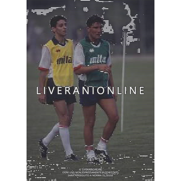 RETROSPETTIVA VALERIANO FIORIN CALCIATORE NELLA FOTO VALERIANO FIORIN CON LA MAGLIA GENOA CALCIO AG ALDO LIVERANI SAS