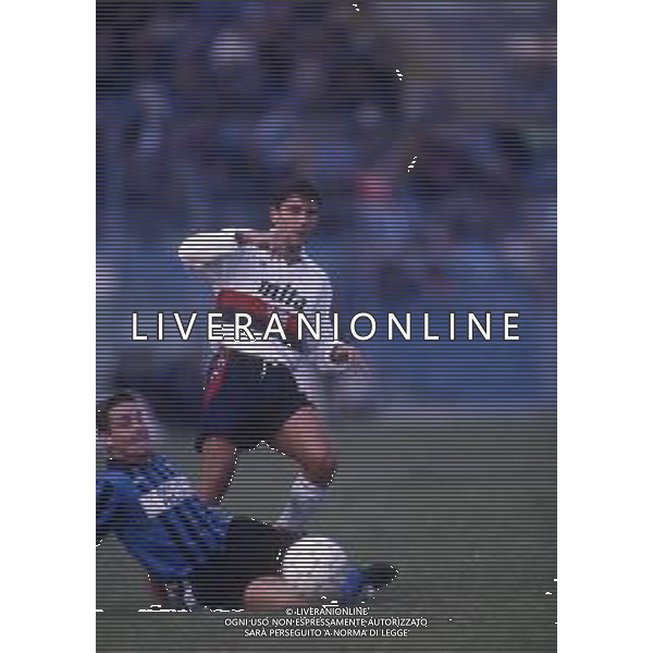RETROSPETTIVA VALERIANO FIORIN CALCIATORE NELLA FOTO VALERIANO FIORIN CON LA MAGLIA GENOA CALCIO AG ALDO LIVERANI SAS