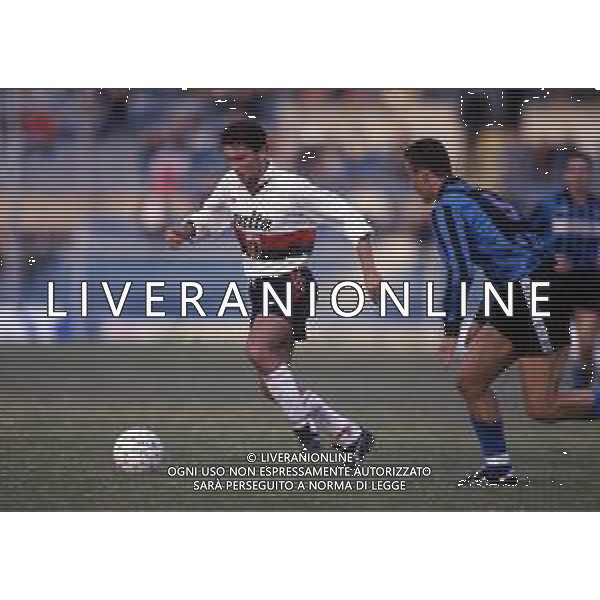 RETROSPETTIVA VALERIANO FIORIN CALCIATORE NELLA FOTO VALERIANO FIORIN CON LA MAGLIA GENOA CALCIO AG ALDO LIVERANI SAS
