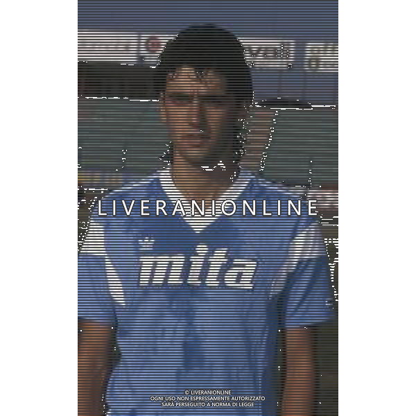 RETROSPETTIVA VIVIANI FABIO CALCIATORE NELLA FOTO VIVIANI FABIO CON LA MAGLIA DEL COMO CALCIO AG ALDO LIVERANI SAS  