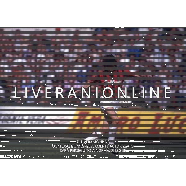 RETROSPETTIVA VIVIANI FABIO CALCIATORE NELLA FOTO VIVIANI FABIO CON LAMAGLIA DEL MILAN AG ALDO LIVERANI SAS 