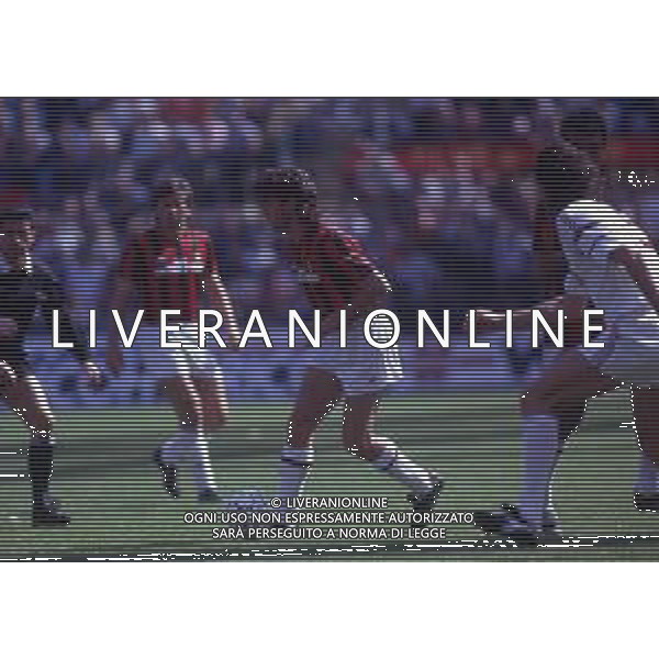 RETROSPETTIVA VIVIANI FABIO CALCIATORE NELLA FOTO VIVIANI FABIO CON LAMAGLIA DEL MILAN AG ALDO LIVERANI SAS 