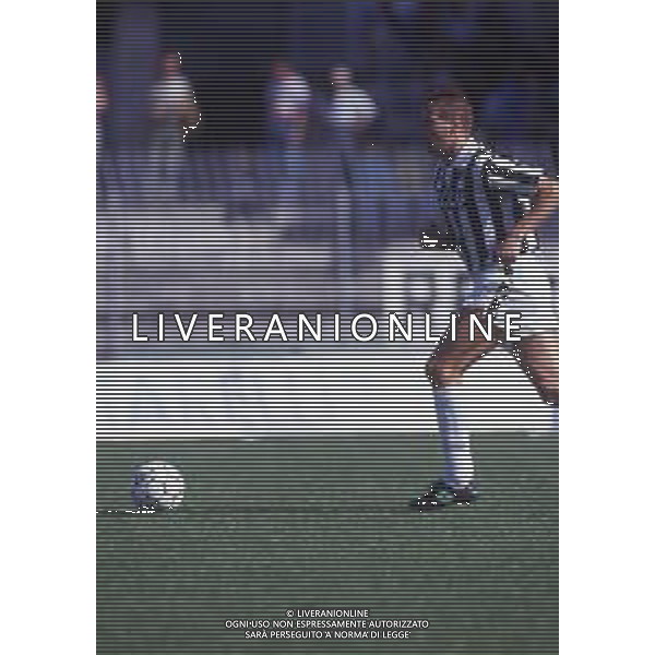 RETROSPETTIVA FRANCESCO ZANONCELLI CALCIATORE NELLA FOTO FRANCESCO ZANONCELLI CON LA MAGLIA DELL\'ASCOLI CALCIO AG ALDO LIVERANI SAS