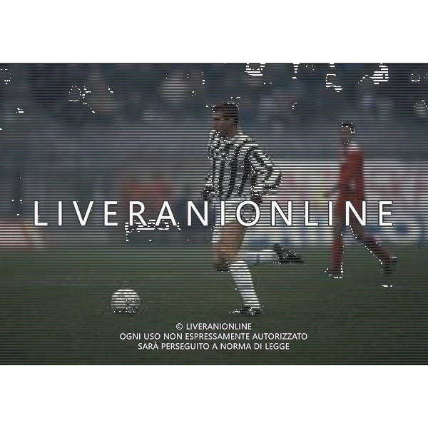 RETROSPETTIVA FRANCESCO ZANONCELLI CALCIATORE NELLA FOTO FRANCESCO ZANONCELLI CON LA MAGLIA DELL\'ASCOLI CALCIO AG ALDO LIVERANI SAS