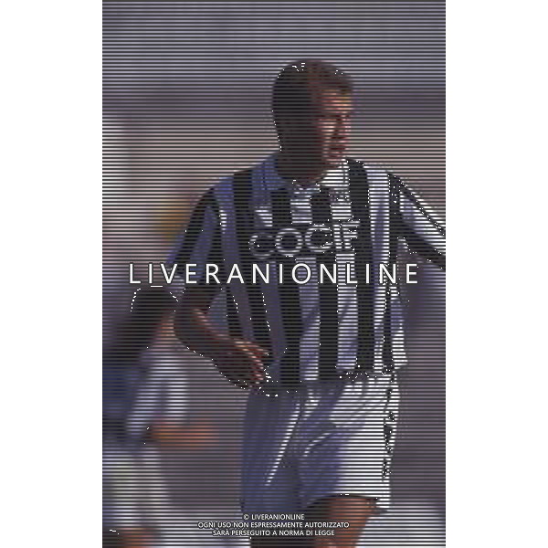 RETROSPETTIVA FRANCESCO ZANONCELLI CALCIATORE NELLA FOTO FRANCESCO ZANONCELLI CON LA MAGLIA DELL\'ASCOLI CALCIO AG ALDO LIVERANI SAS