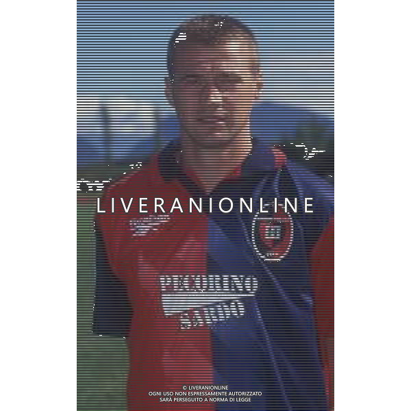 RETROSPETTIVA FRANCESCO ZANONCELLI CALCIATORE NELLA FOTO FRANCESCO ZANONCELLI CON LA MAGLIA DEL CAGLIARI CALCIO AG ALDO LIVERANI SAS