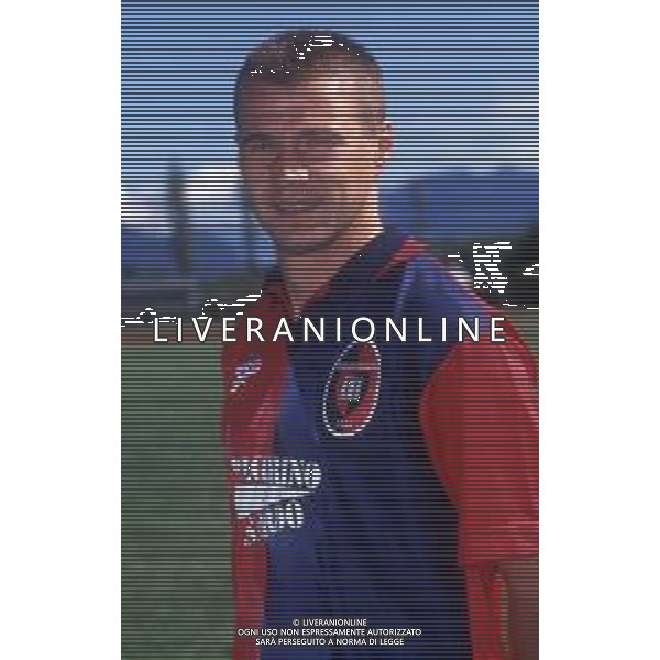 RETROSPETTIVA FRANCESCO ZANONCELLI CALCIATORE NELLA FOTO FRANCESCO ZANONCELLI CON LA MAGLIA DEL CAGLIARI CALCIO AG ALDO LIVERANI SAS