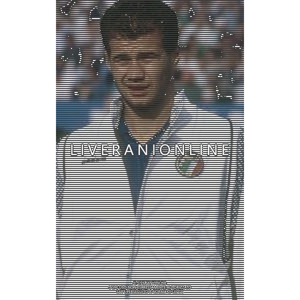 RETROSPETTIVA FRANCESCO ZANONCELLI CALCIATORE NELLA FOTO FRANCESCO ZANONCELLI CON LA MAGLIA DELLA NAZIONALE ITALIANA AG ALDO LIVERANI SAS