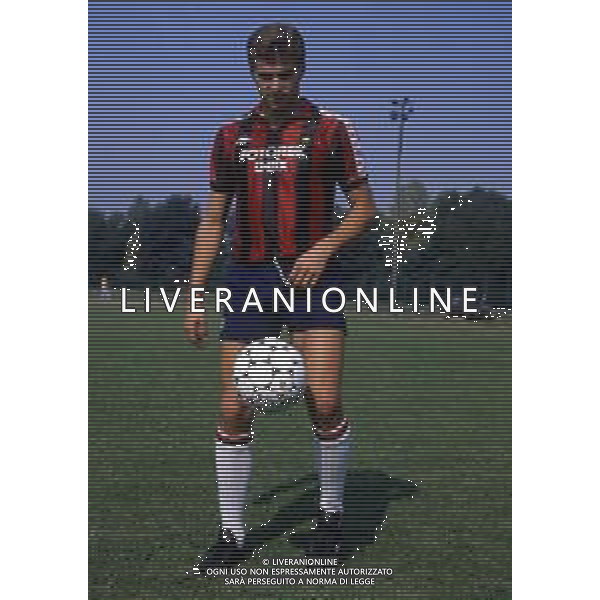 RETROSPETTIVA FRANCESCO ZANONCELLI CALCIATORE NELLA FOTO FRANCESCO ZANONCELLI CON LA MAGLIA DEL MILAN AG ALDO LIVERANI SAS