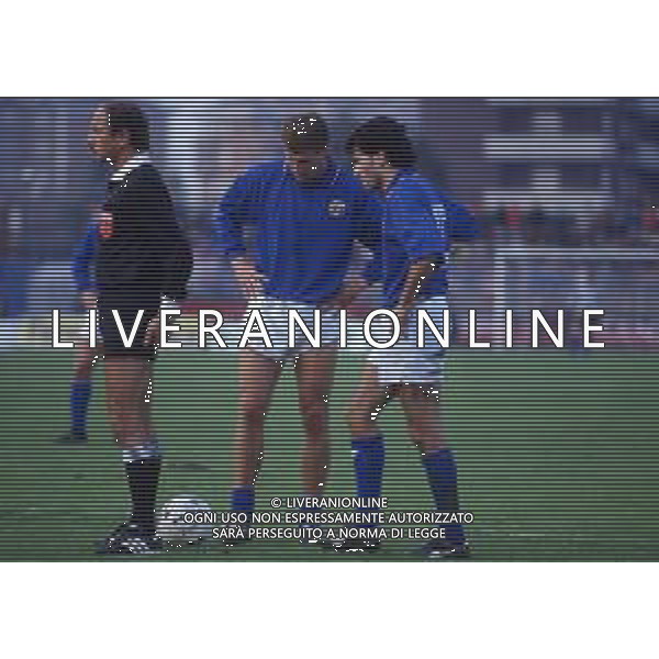 RETROSPETTIVA FRANCESCO ZANONCELLI CALCIATORE NELLA FOTO FRANCESCO ZANONCELLI CON LA MAGLIA DELLA NAZIONALE ITALIANA CON EGIDIO NOTARISTEFANO AG ALDO LIVERANI SAS