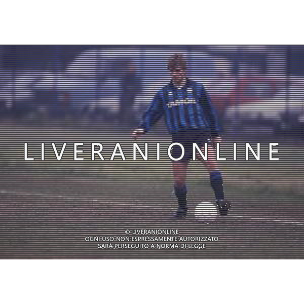 RETROSPETTIVA MAURO VALENTINI CALCIATORE NELLA FOTO MAURO VALENTINI CON LA MAGLIA DELL\'ATALANTA CALCIO AG ALDO LIVERANI SAS