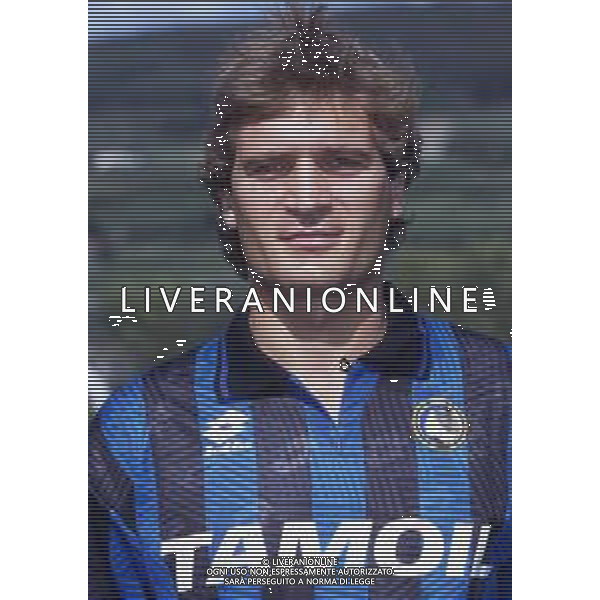 RETROSPETTIVA MAURO VALENTINI CALCIATORE NELLA FOTO MAURO VALENTINI CON LA MAGLIA DELL\'ATALANTA CALCIO AG ALDO LIVERANI SAS