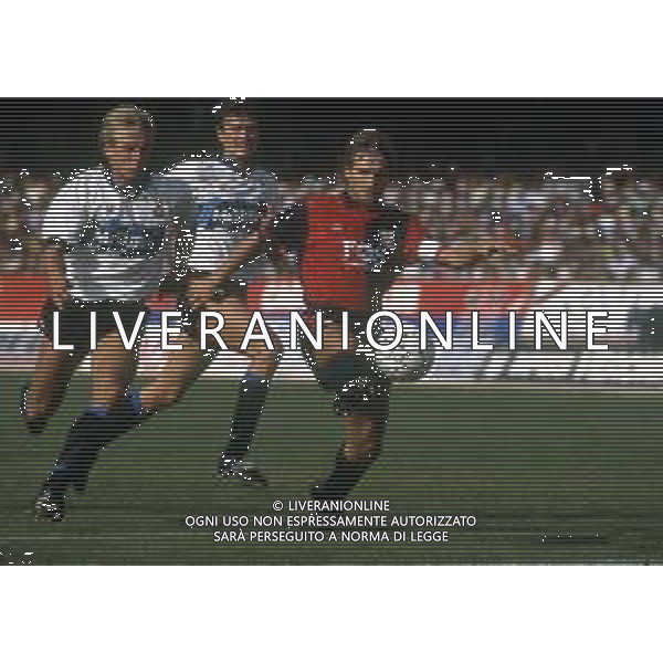 RETROSPETTIVA MAURO VALENTINI CALCIATORE NELLA FOTO MAURO VALENTINI CON LAMAGLIA DEL CAGLIARI AG ALDO LIVERANI SAS