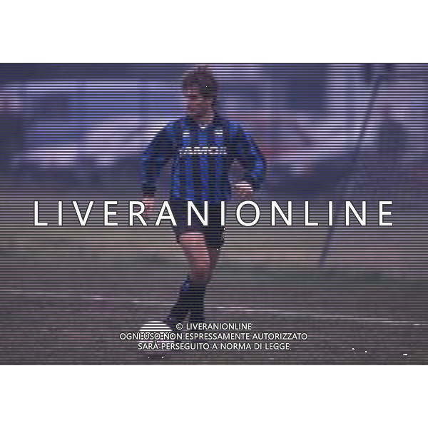 RETROSPETTIVA MAURO VALENTINI CALCIATORE NELLA FOTO MAURO VALENTINI CON LA MAGLIA DELL\'ATALANTA CALCIO AG ALDO LIVERANI SAS