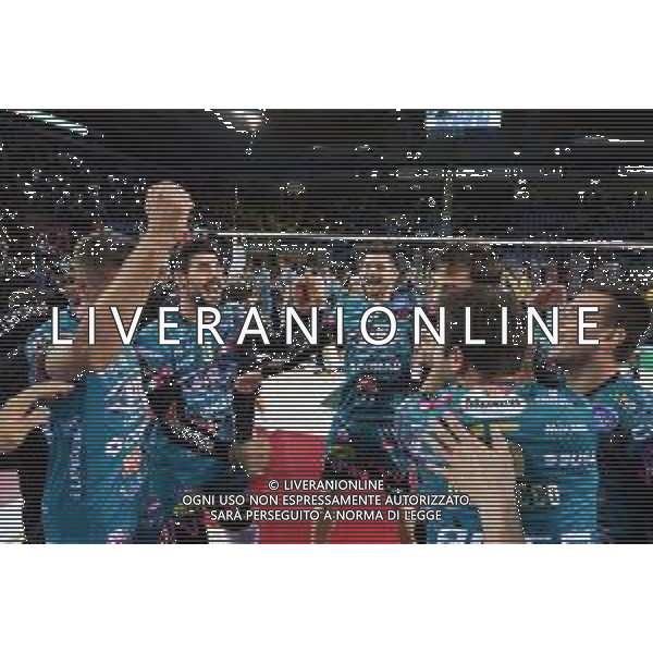 Volley Supercoppa Maschile Civitanova Marche, Italia 02/11/2019 Finale - Sir Safety Perugia vs Modena Volley Nella foto: sir safety conad esulta per la vittoria della coppa del monte 2019 foto loris cerqueglini-aessio marini-ag aldo liverani sas