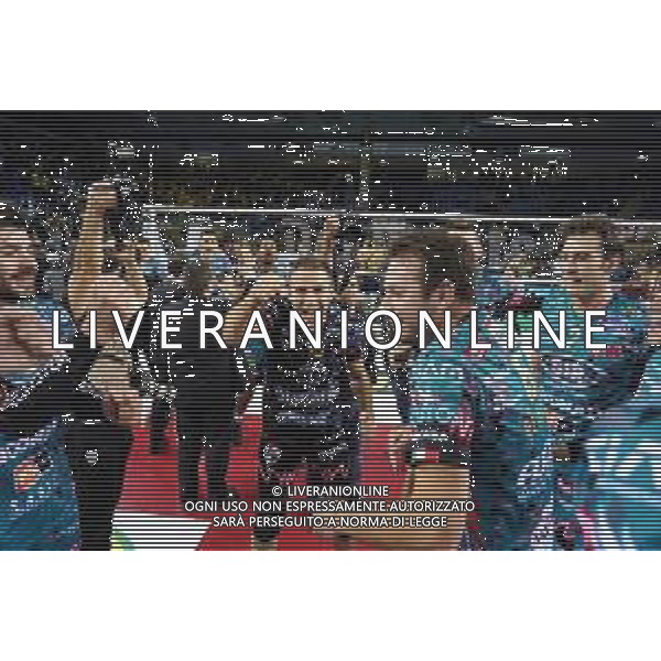 Volley Supercoppa Maschile Civitanova Marche, Italia 02/11/2019 Finale - Sir Safety Perugia vs Modena Volley Nella foto: sir safety conad esulta per la vittoria della coppa del monte 2019 foto loris cerqueglini-aessio marini-ag aldo liverani sas