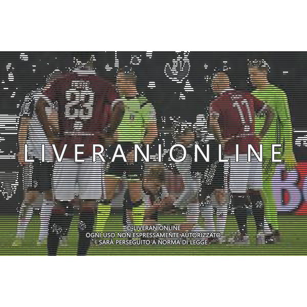 Torino 2.11.2019 Stadio Grande Torino ©Falzone/Agenzia Aldo Liverani Torino vs Juventus Serie A Tim 2019-20120 Nella foto : MATTHIJS DE LIGT ALLE PRESE CON LE SUE LENTI A CONTATTO