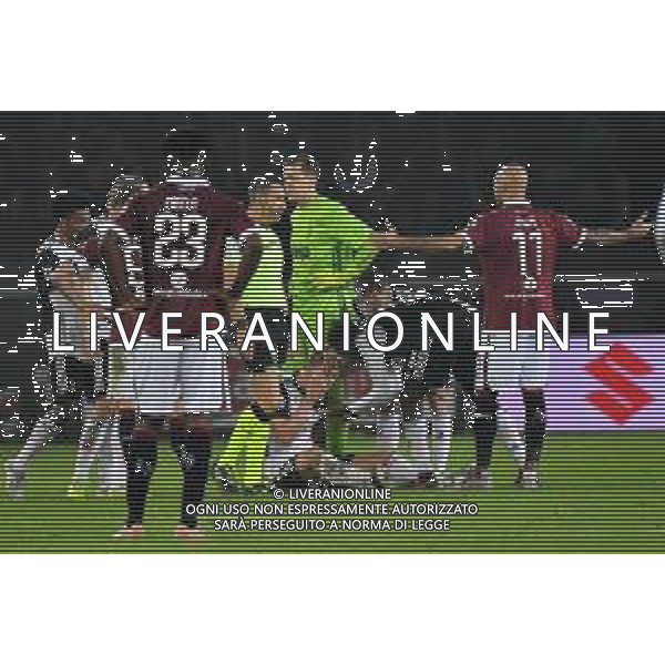 Torino 2.11.2019 Stadio Grande Torino ©Falzone/Agenzia Aldo Liverani Torino vs Juventus Serie A Tim 2019-20120 Nella foto : MATTHIJS DE LIGT ALLE PRESE CON LE SUE LENTI A CONTATTO