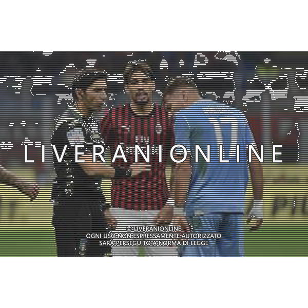 l’arbitro Gianpaolo Calvarese di Teramo DX discute con Manuel Lazzari (Lazio) SX Milan vs Lazio Campionato Serie A TIM - 11° giornata Milano 3-11-2019 Stadio Giuseppe Meazza - San Siro foto Roberto Garavaglia - ag. Aldo Liverani sas