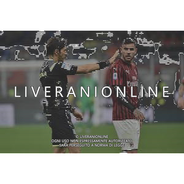 l’arbitro Gianpaolo Calvarese di Teramo DX discute con Manuel Lazzari (Lazio) SX Milan vs Lazio Campionato Serie A TIM - 11° giornata Milano 3-11-2019 Stadio Giuseppe Meazza - San Siro foto Roberto Garavaglia - ag. Aldo Liverani sas