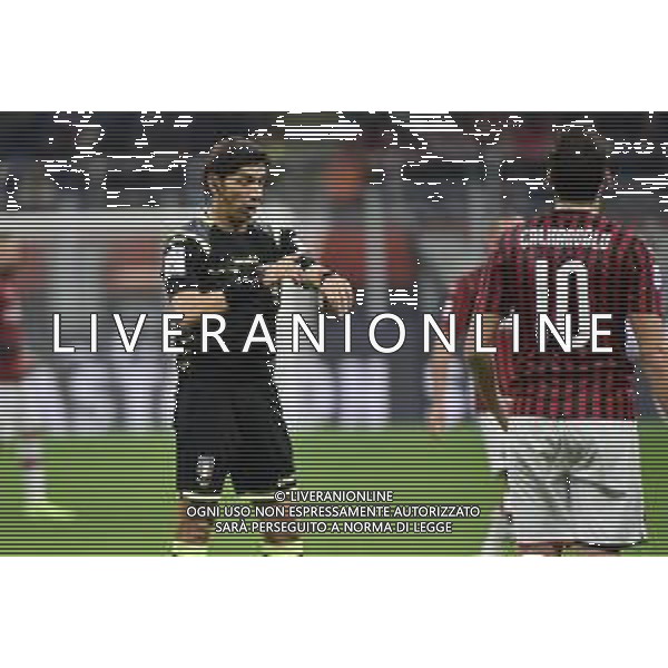 l’arbitro Gianpaolo Calvarese di Teramo DX discute con Manuel Lazzari (Lazio) SX Milan vs Lazio Campionato Serie A TIM - 11° giornata Milano 3-11-2019 Stadio Giuseppe Meazza - San Siro foto Roberto Garavaglia - ag. Aldo Liverani sas