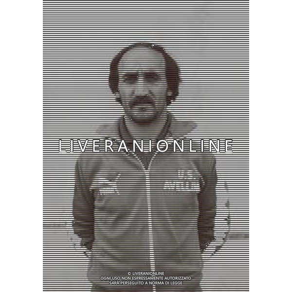 RETROSPETTIVA VALENTE PELLEGRINO CALCIATORE NELLA FOTO VALENTE PELLEGRINO CON LA MAGLIA DELL\'AVELLINO CALCIO AG ALDO LIVERANI SAS