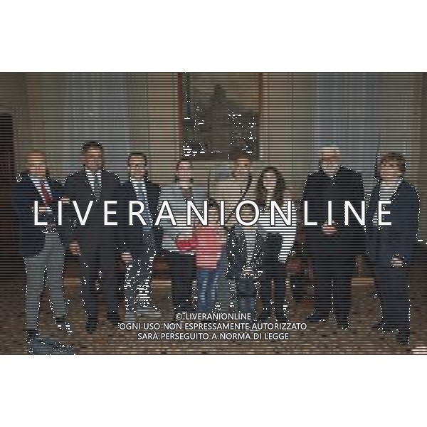 IMOLA 05 11 2019 PREMIO BONTA\' 2019 DELLA FONDAZIONE PER L\'INFANZIA SANTA MARIA GORETTI A DENIS IORIO NELLA FOTO DA SINISTRA ALBERTO ROMITI,ANTONIO MATACERASO,VITTORIO ROMITI,FAMIGLIA DI DENIS IORIO INSIEME A LEI,VESCOVO GIOVANNI MOSCIATTI FOTO GIANNI SANNA-AG ALDOLIVERANI SAS
