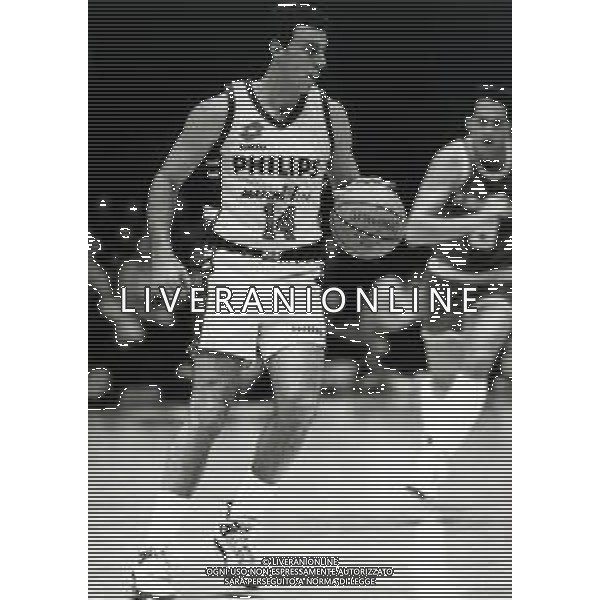 RETROSPETTIVA PIERO MONTECCHI BASKET NELLA FOTO PIERO MONTECCHI CON LA MAGLIA DELLA PHILIPS MILANO AG ALDO LIVERANI SAS