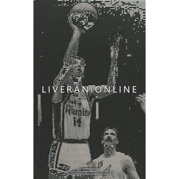 RETROSPETTIVA PIERO MONTECCHI BASKET NELLA FOTO PIERO MONTECCHI CON LA MAGLIA DELLA CANTINE RIUNITE REGGIO EMILIA FOTO CODAZZI-AG ALDO LIVERANI SAS