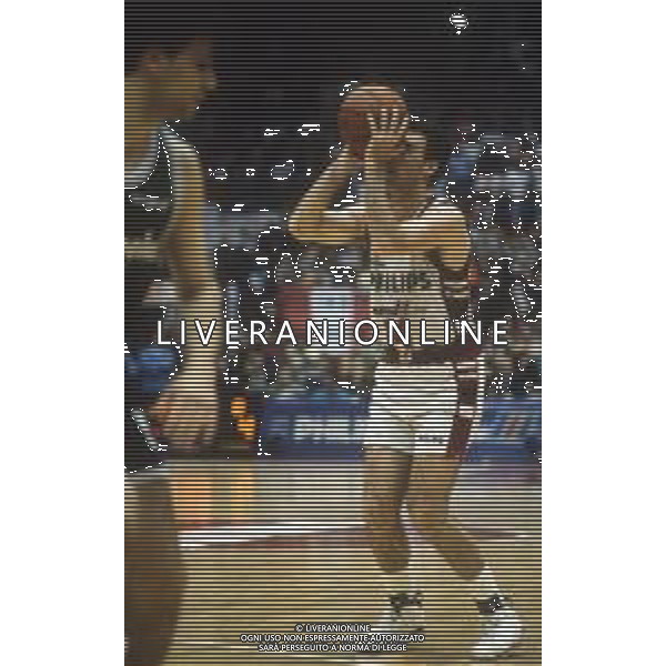 RETROSPETTIVA PIERO MONTECCHI BASKET NELLA FOTO PIERO MONTECCHI CON LA MAGLIA DELLA PHILIPS MILANO AG ALDO LIVERANI SAS
