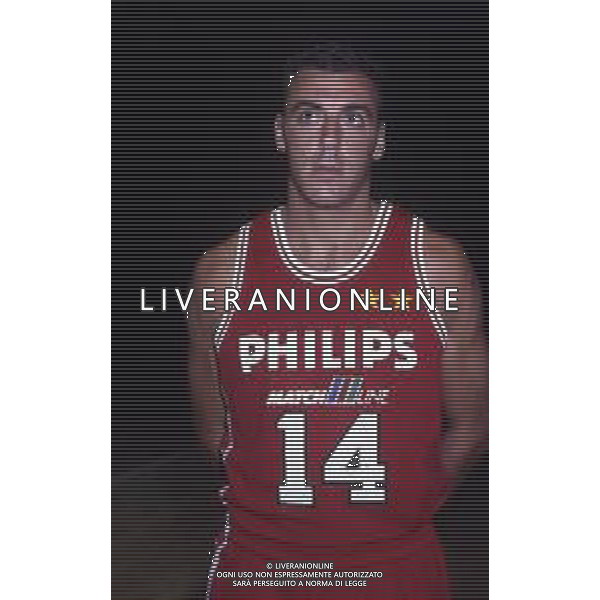 RETROSPETTIVA PIERO MONTECCHI BASKET NELLA FOTO PIERO MONTECCHI CON LA MAGLIA DELLA PHILIPS MILANO AG ALDO LIVERANI SAS