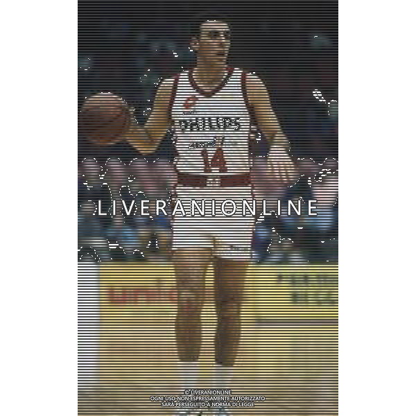 RETROSPETTIVA PIERO MONTECCHI BASKET NELLA FOTO PIERO MONTECCHI CON LA MAGLIA DELLA PHILIPS MILANO AG ALDO LIVERANI SAS
