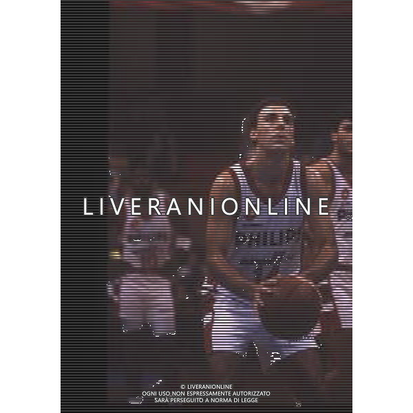RETROSPETTIVA PIERO MONTECCHI BASKET NELLA FOTO PIERO MONTECCHI CON LA MAGLIA DELLA PHILIPS MILANO AG ALDO LIVERANI SAS